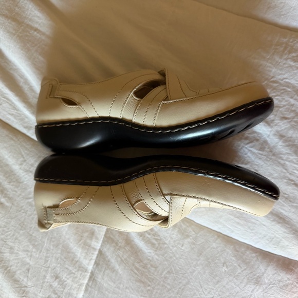 Clarks Womens Ashland Rosa Loafer - Picture 2 of 4